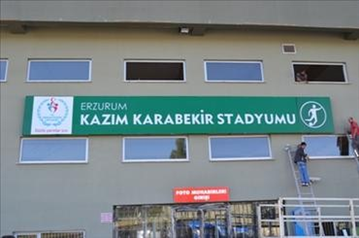 Stadın Yeni Tabelası Asıldı