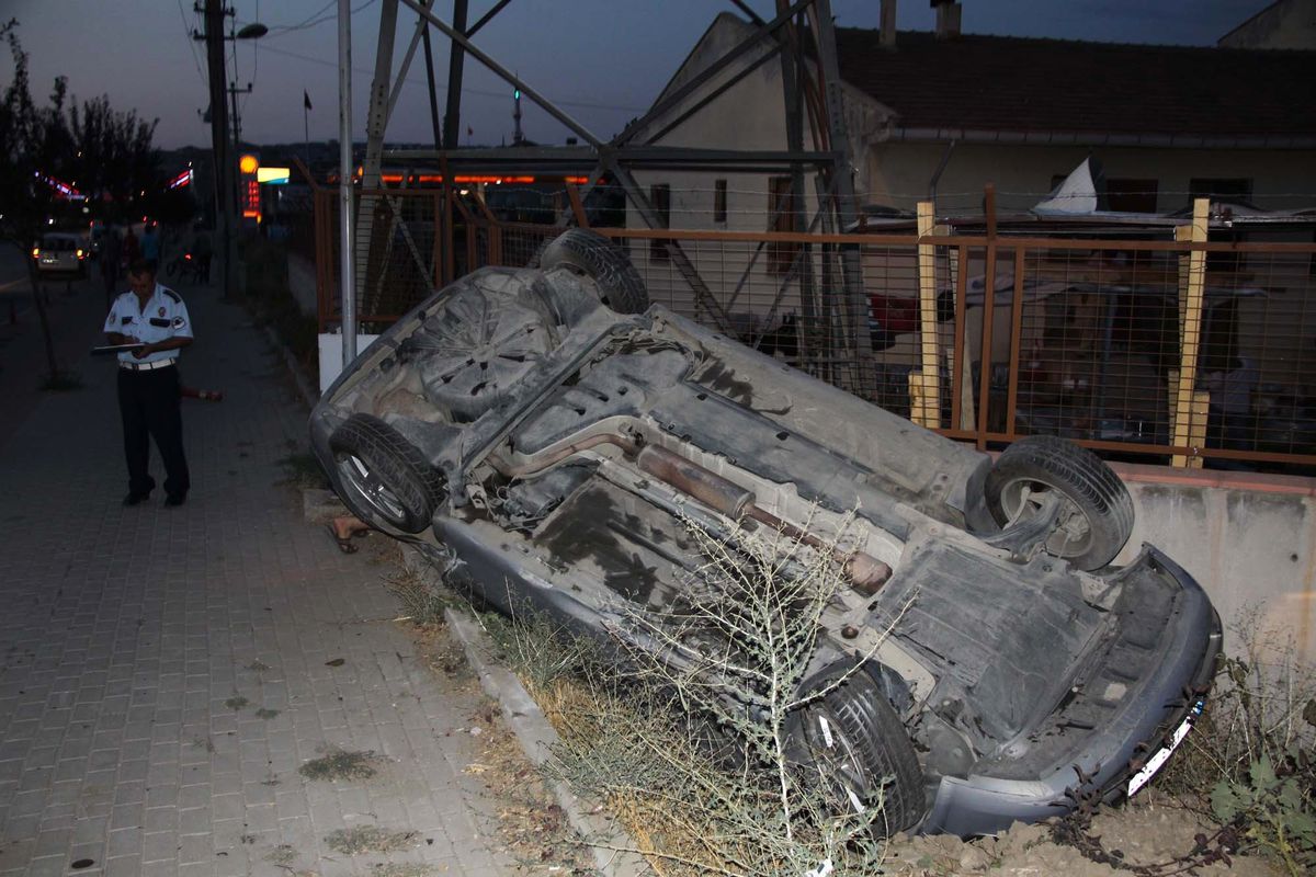 Takla Atan Araçtan Sağ Kurtuldu