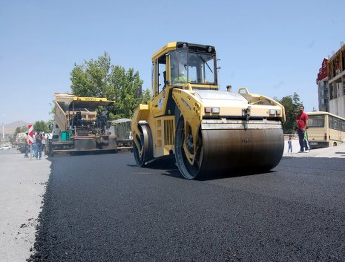 Tatvan\'da Yol Çalışmaları Devam Ediyor