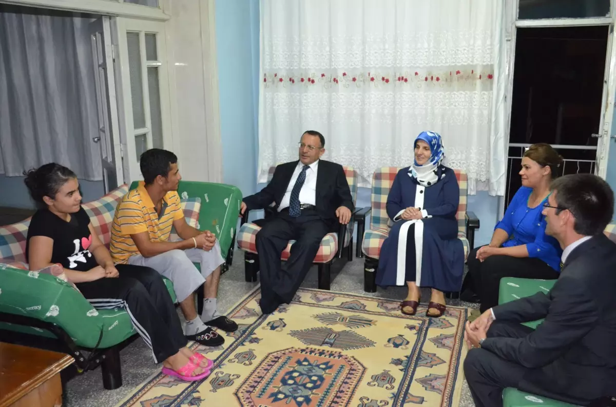 Vali Saran\'dan Mağdur Aileye Ramazan Ziyareti