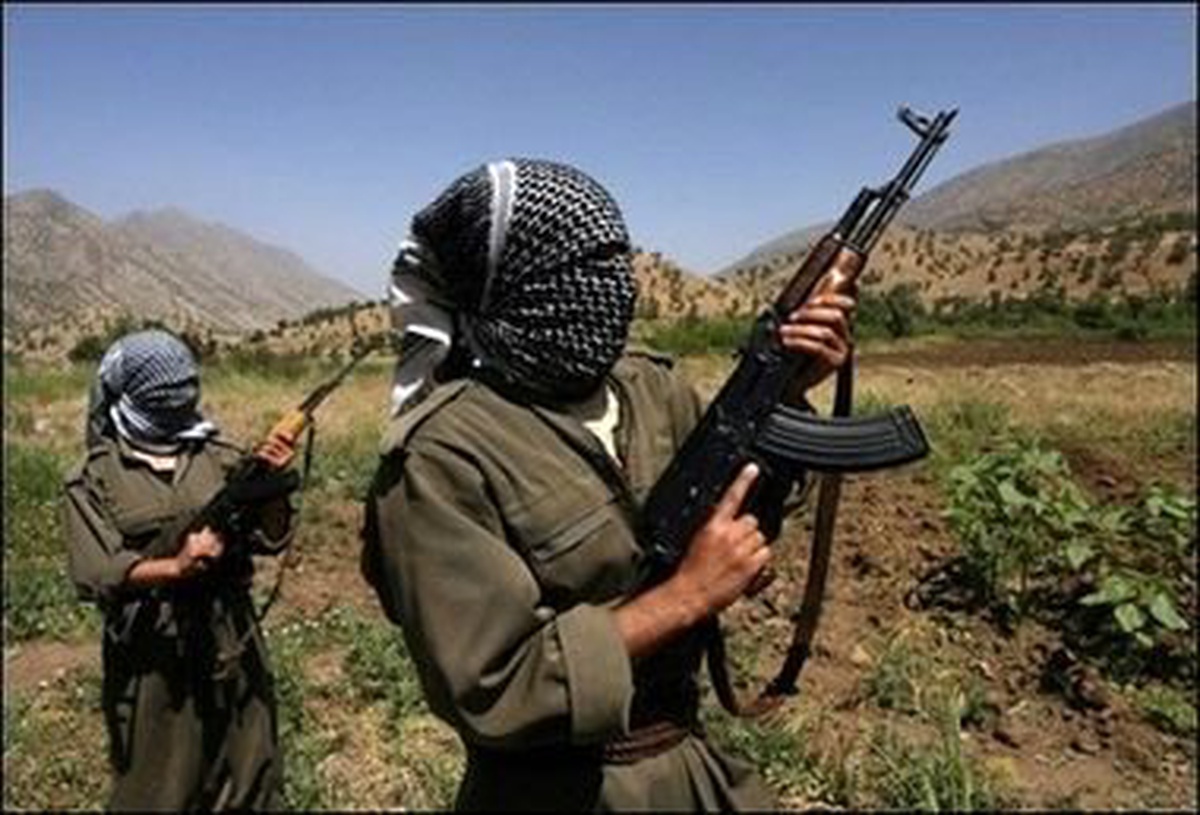 Yol Kesmeye Çalışan Teröristler, Bir Korucuyu Yaraladı