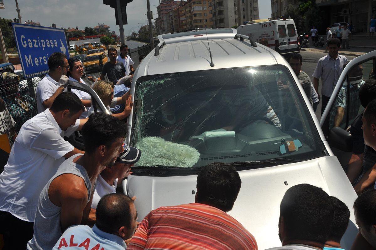 Ambulansla Otomobil Çarpıştı: 6 Yaralı