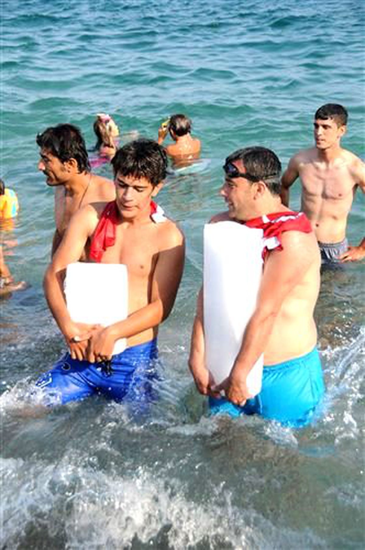 Antalya\'da Denizde Buz Tutma Yarışması