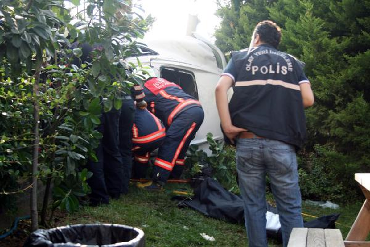 Lüks Otomobil Uçtu, 2 Genç Öldü