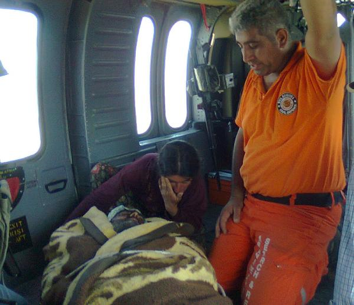 Ayı Saldırısında Yaralanan Muhtar, Askeri Helikopterle Kurtarıldı