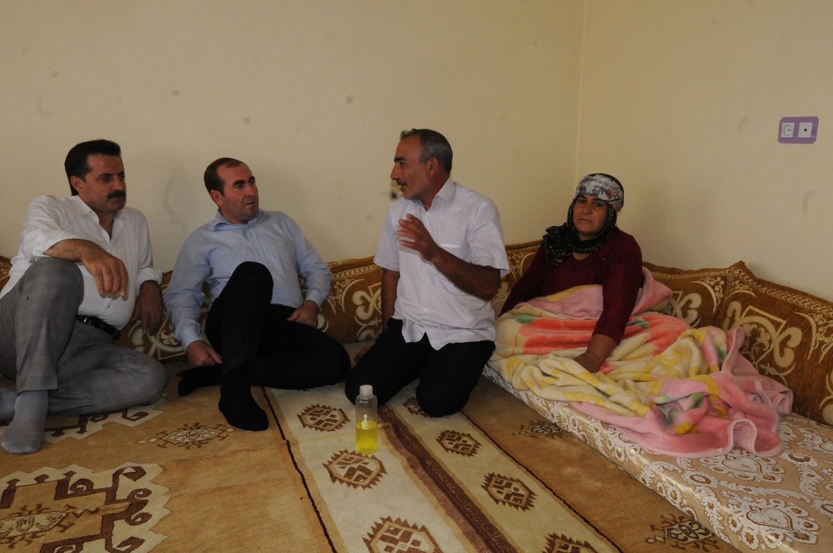 Bakan Çelik Kaçırılan Askerin Ailesini Ziyaret Etti