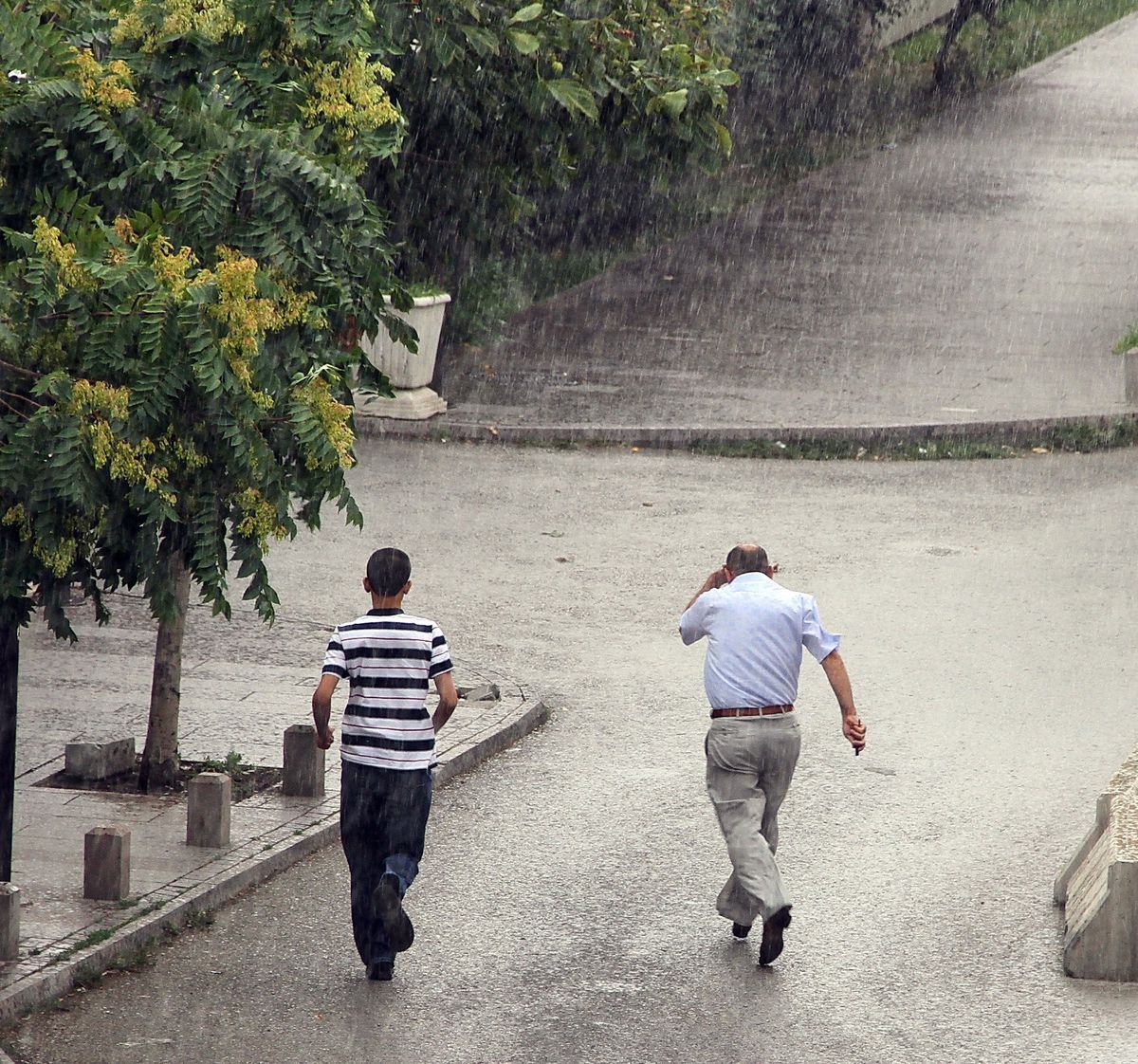 Başkent\'te Sağanak Yağış Zor Anlar Yaşattı
