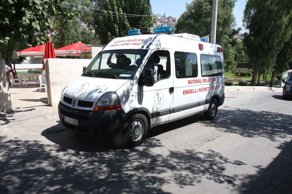 Bayraklı Belediyesi Engelleri Kaldırıyor