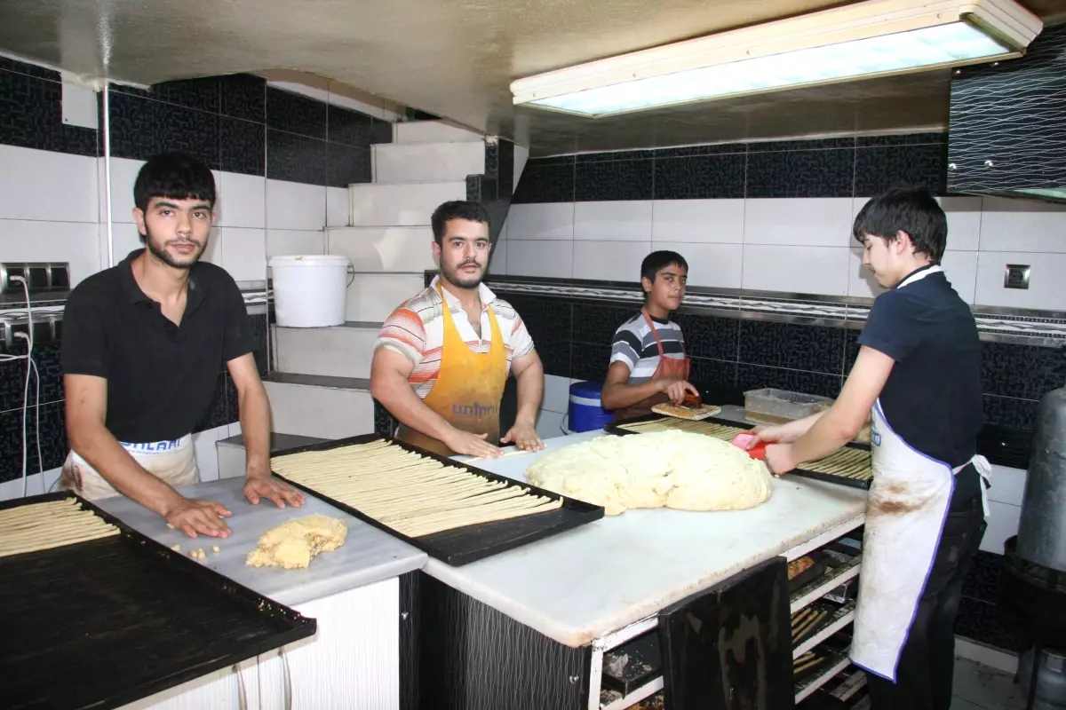 Bayramlık \'Kahke\' ve \'Gerebiçler\' Tezgahlarda