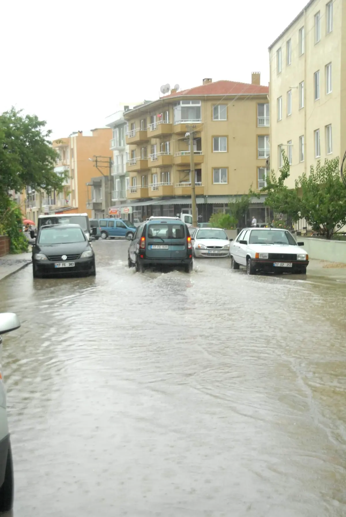 Çanakkale\'de Yağmur Hayatı Felç Etti