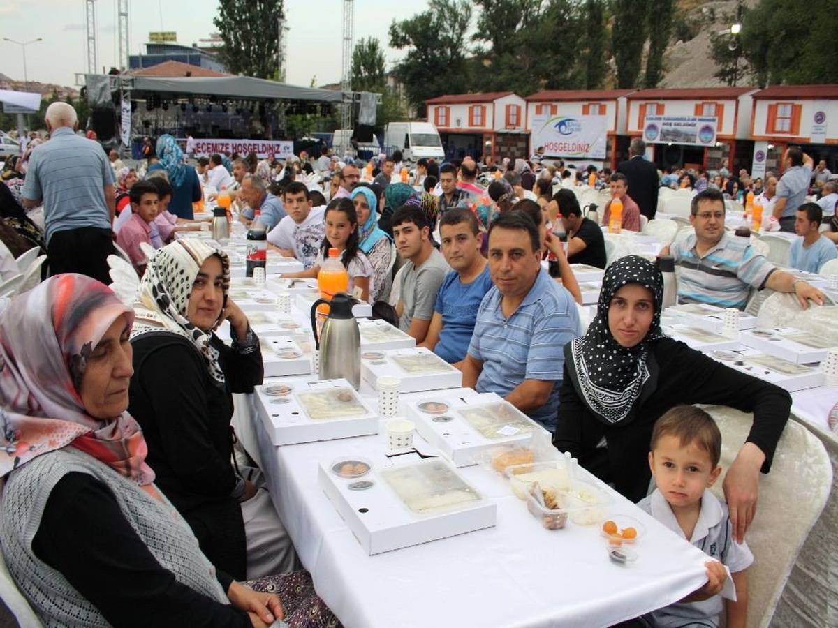 Çankırılı Yarenler Mamak\'ta 1500 Kişili Toplu İftar Yemeğinde Buluştu