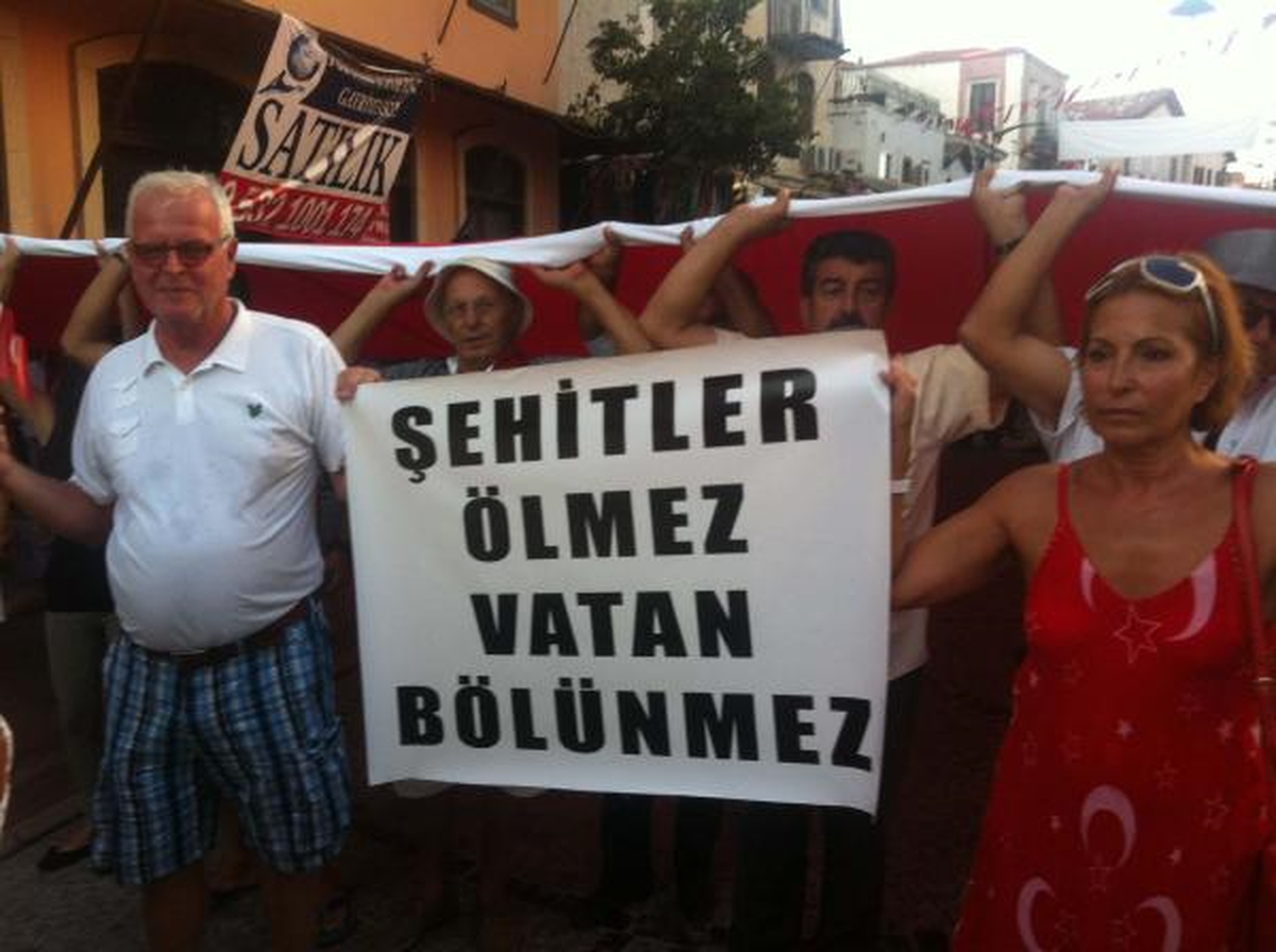 Çeşme\'de Teröre Tepki Yürüyüşü