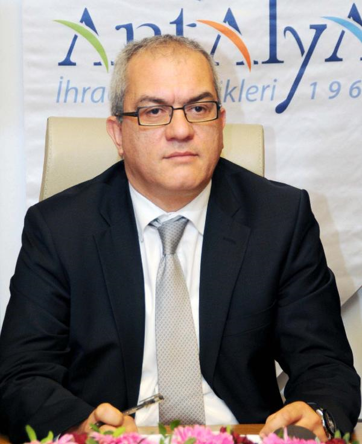 Çiçekçinin Vasıfsız Çağrısına Yüzlerce Üniversiteli Başvurdu