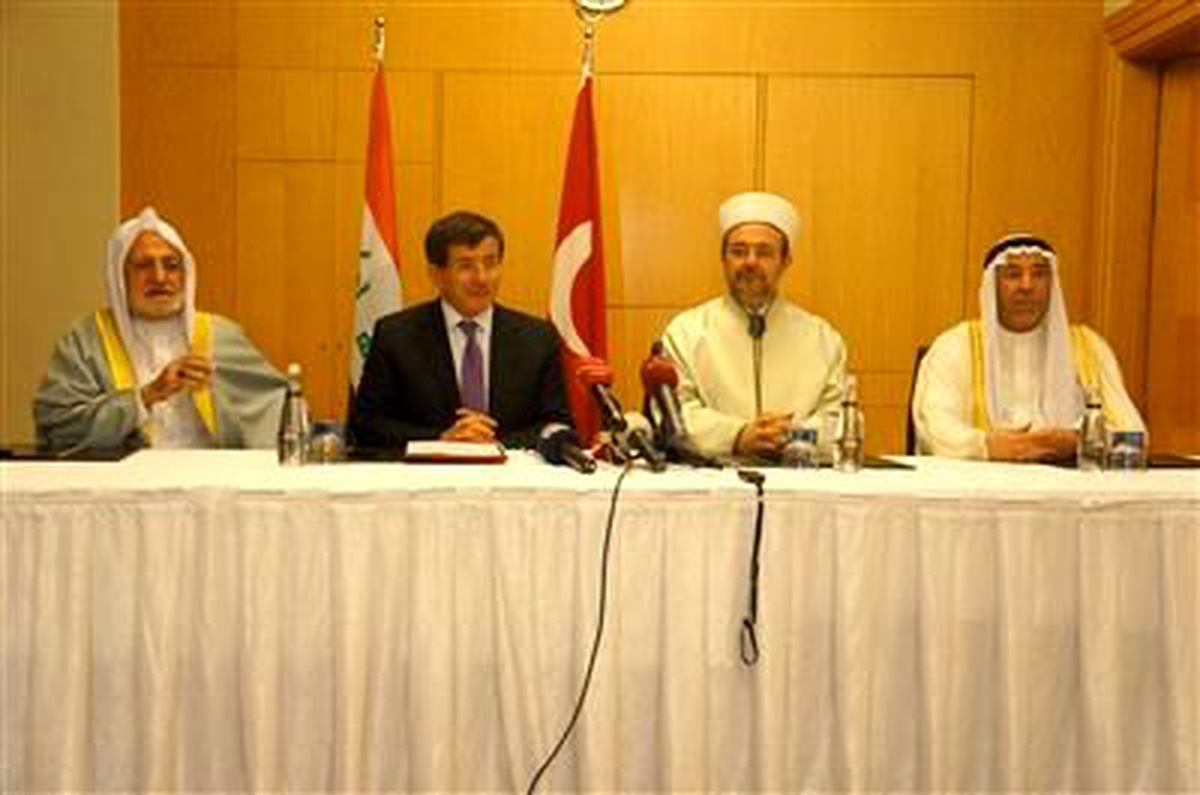 Davutoğlu."Mezhep Gerilimlerine Karşı Sunni ve Şii Alimlerin Ortak Tavır Alması Konusunda Bir...