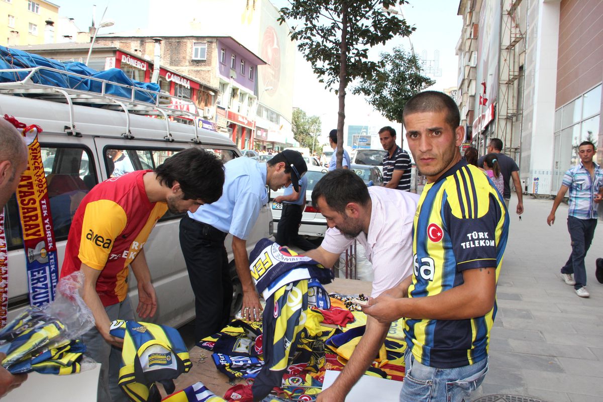 Derbi Öncesi\'nde İşportacılara Zabıta Engeli