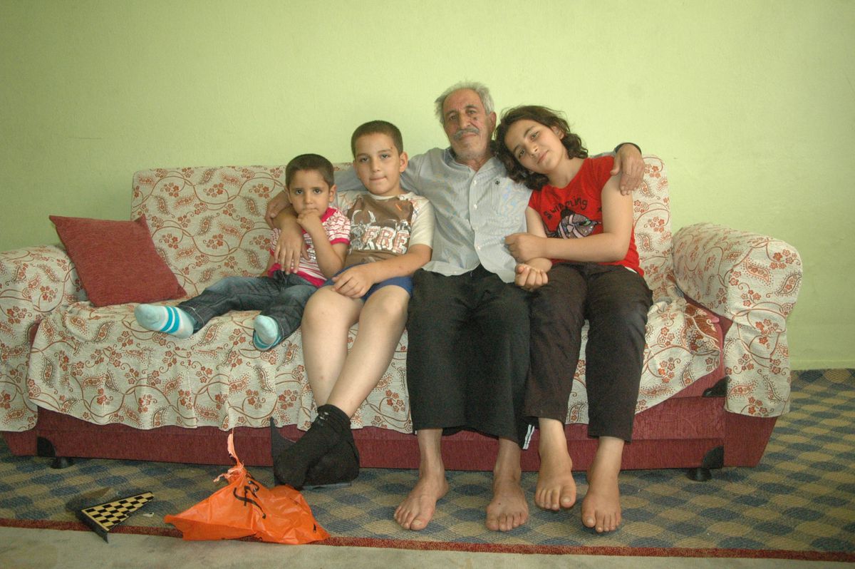 Emekli Maaşı ile 3 Torununa Bakıyor