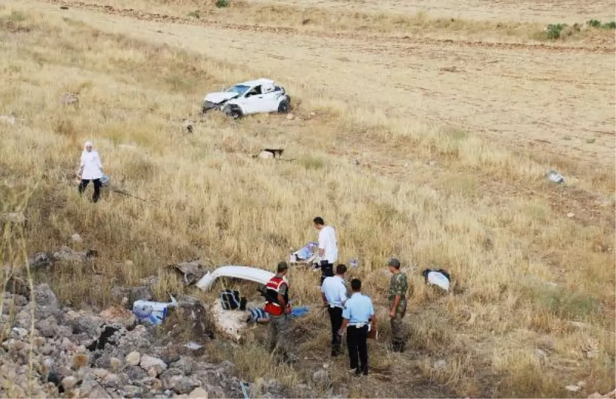 Esrar Yüklü Otomobil Şarampole Uçtu; 1 Ölü, 1 Yaralı