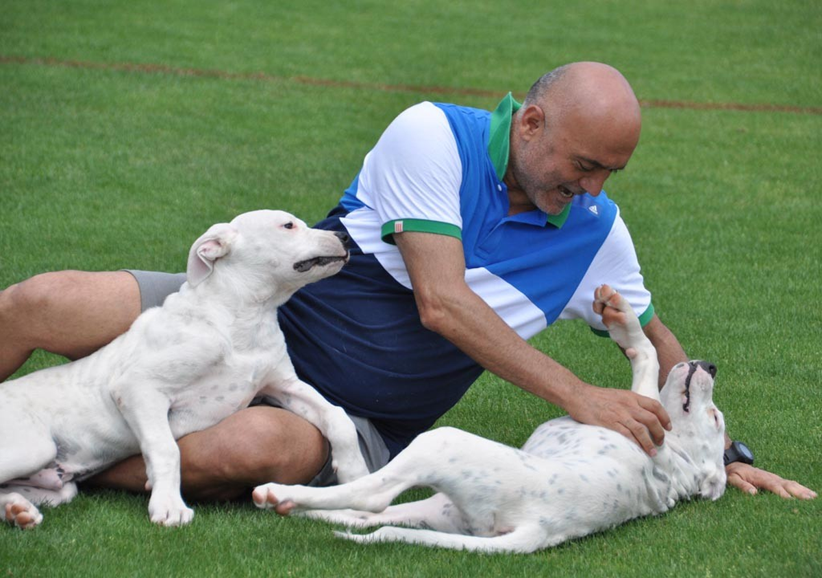 Hikmet Karaman\'ın Köpek Sevgisi