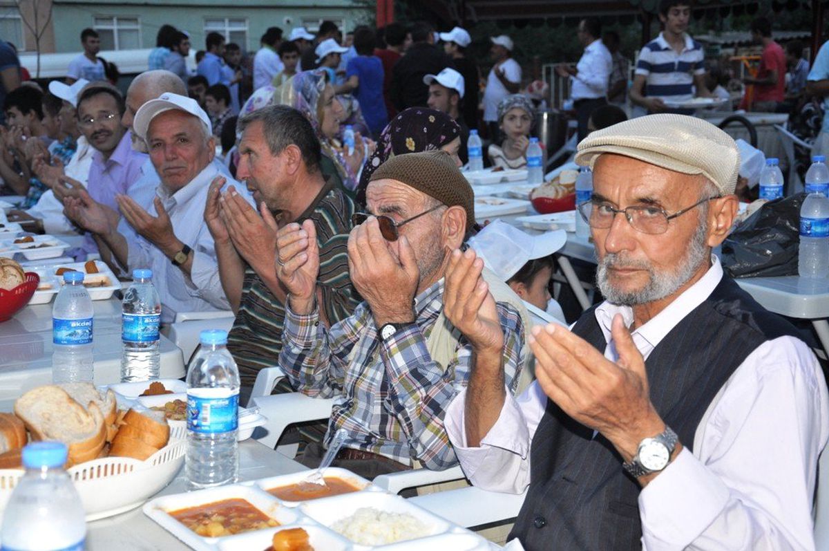 İlkadım Belediyesi\'nden 2 Bin Kişiye İftar
