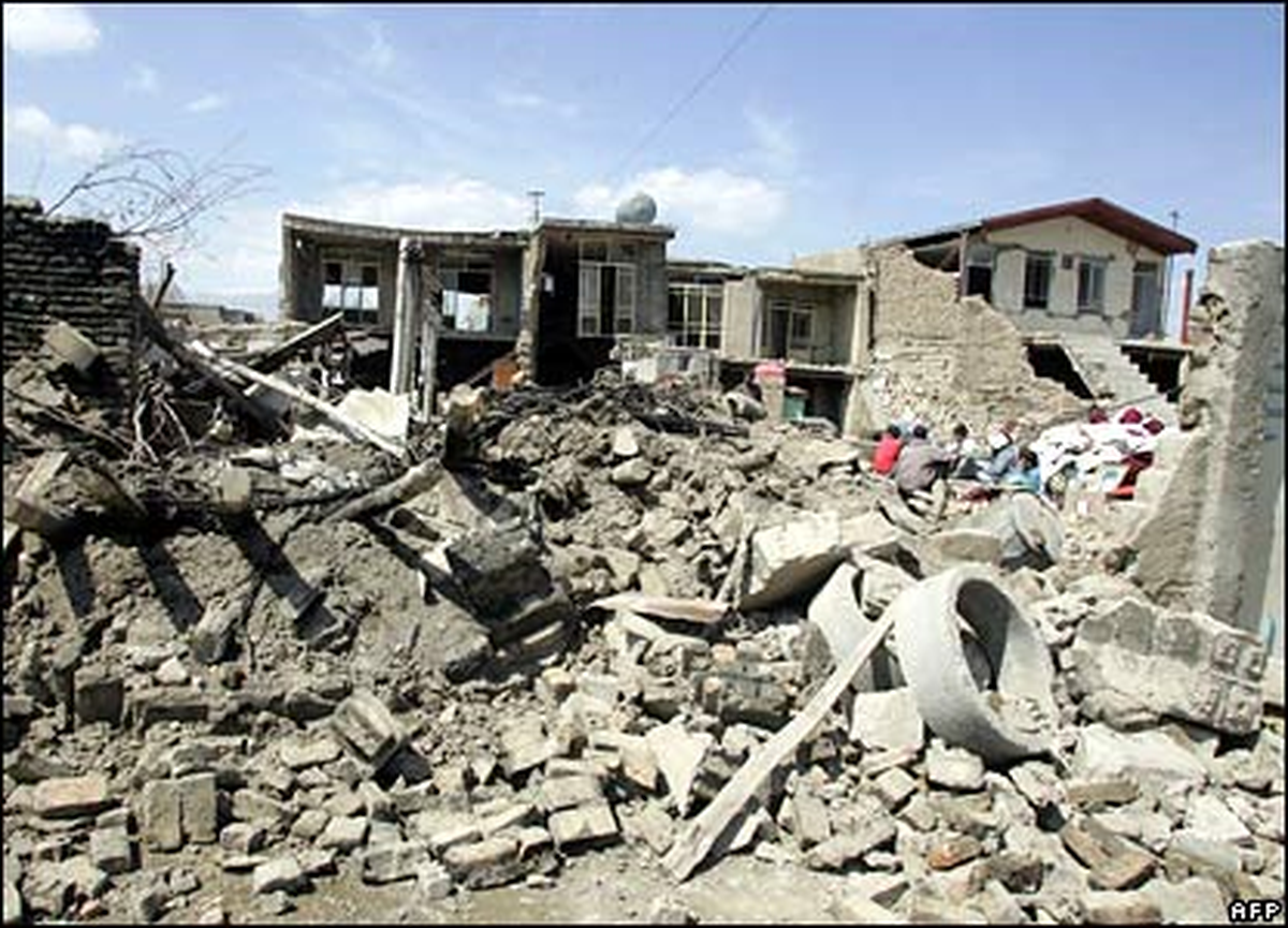 İran\'da Deprem: 180 Ölü, Bin 350 Yaralı
