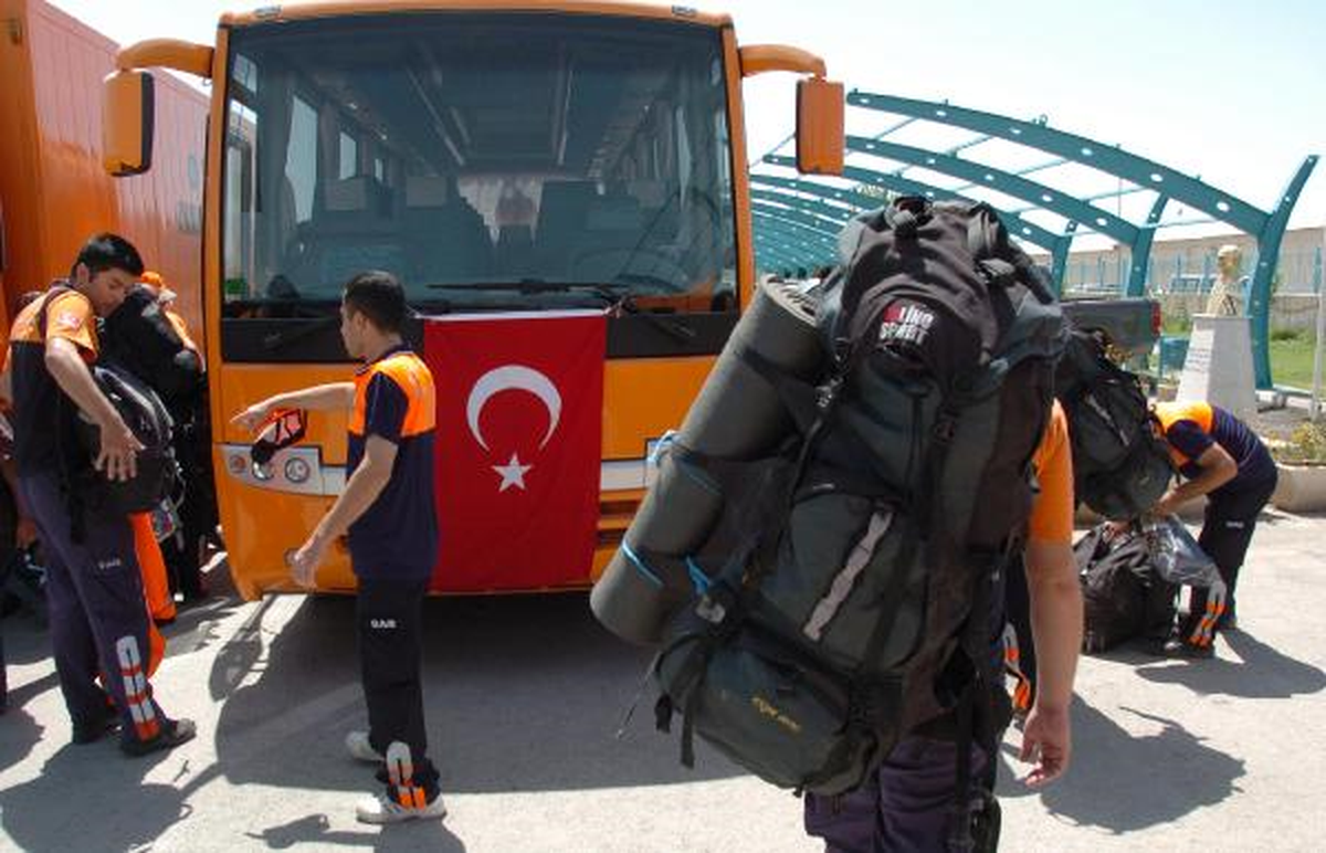 İran Depremine Van\'dan Arama- Kurtarma Ekibi