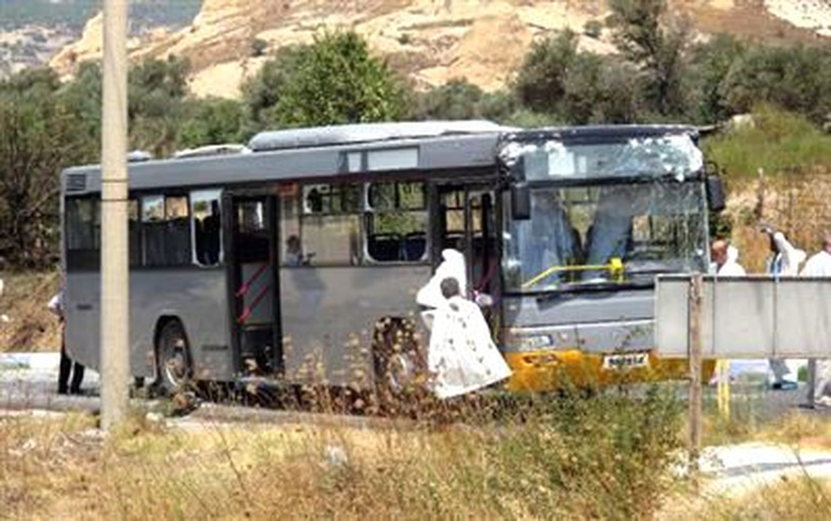 İzmir\'de Askeri Araca Düzenlenen Bombalı Saldırı