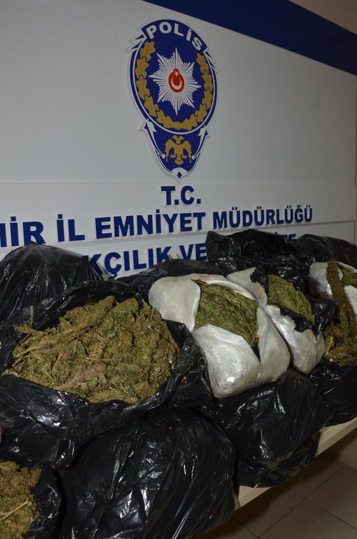 İzmir\'de Esrar Operasyonu