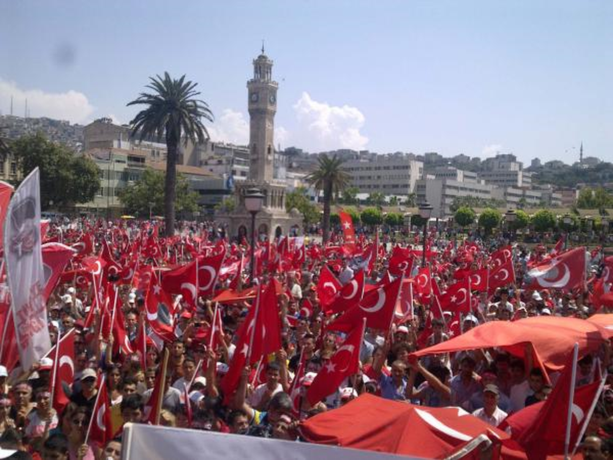 İzmirliler Teröre Karşı Tek Yürek Oldu