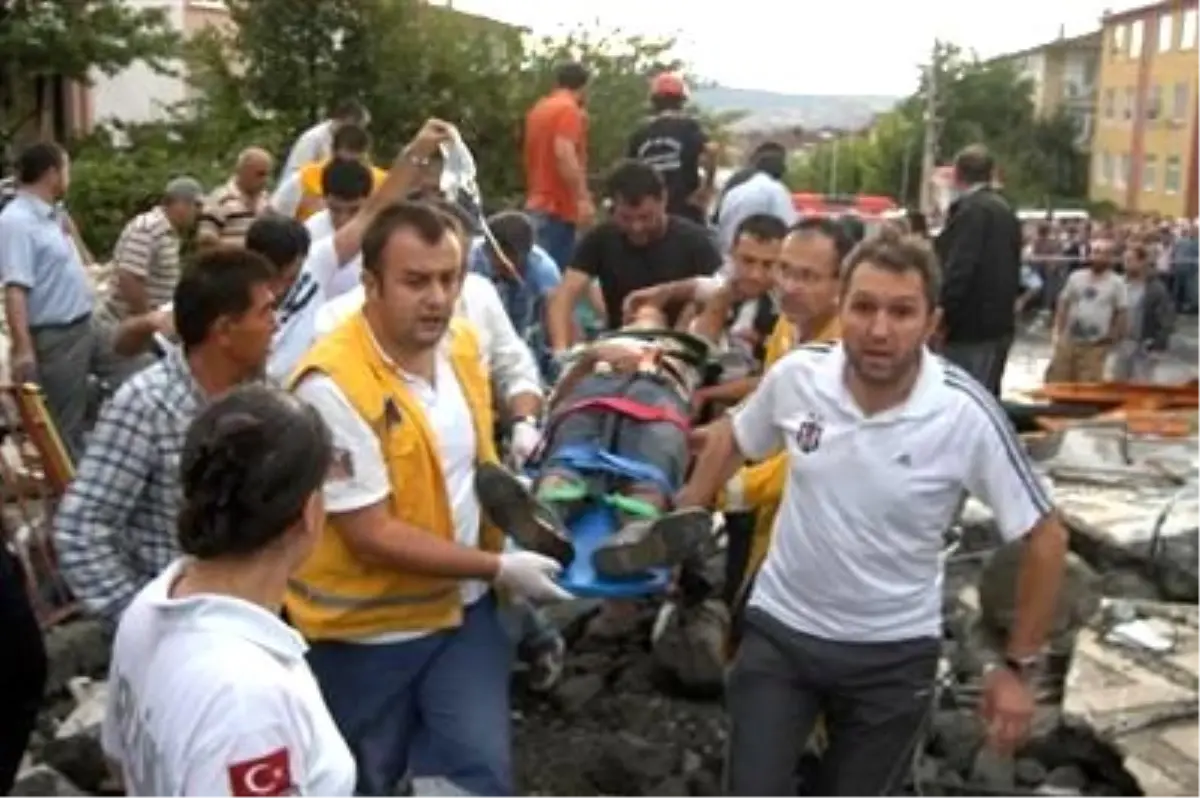 Karabük'te Fırtına Minareleri Devirdi