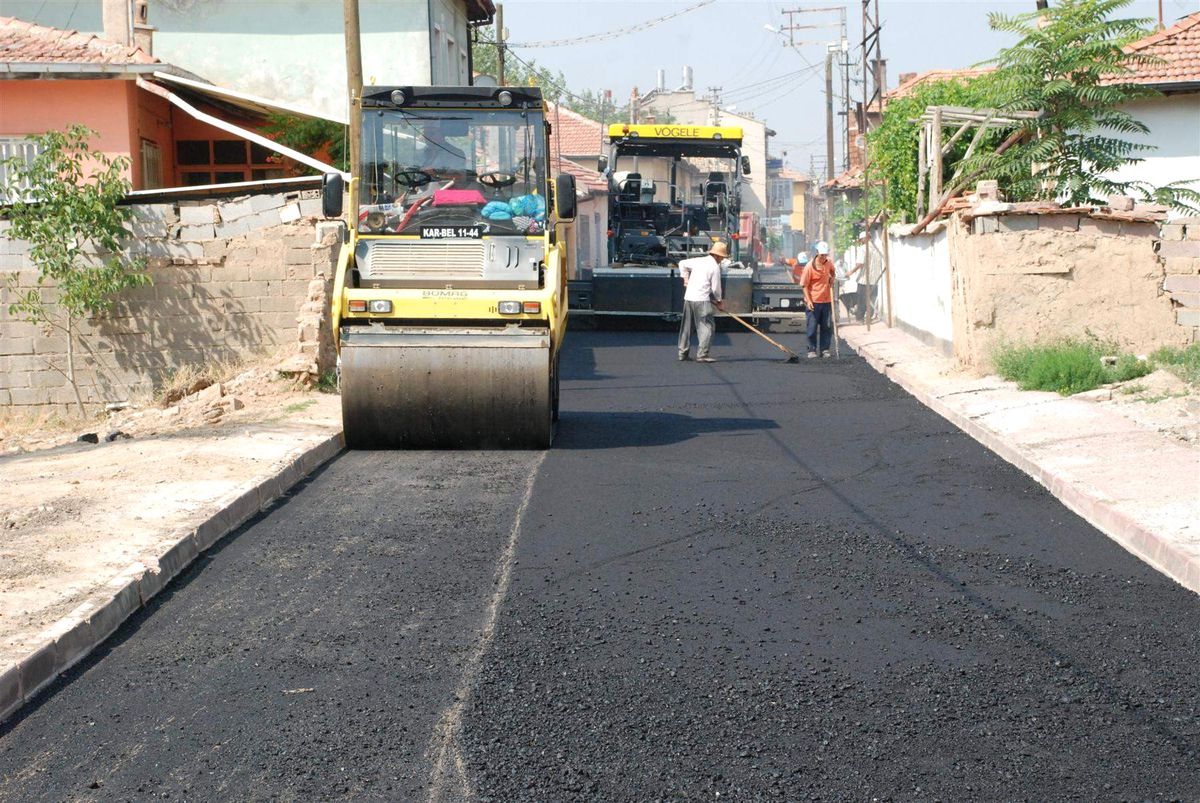 Karatay\'da Asfalt Çalışmaları Sürüyor