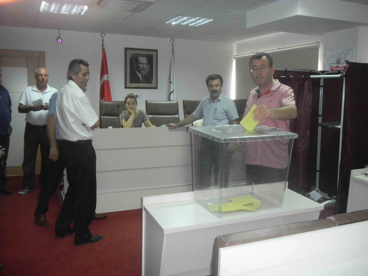 Kuşadası Ticaret Ooası Meslek Komitelerinde Ara Seçim Yapıldı