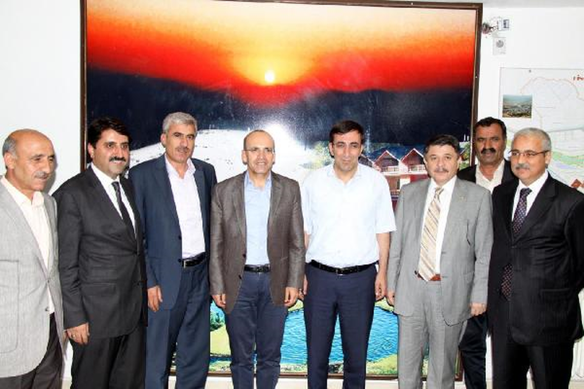 Maliye ve Kalkınma Bakanları Birbirini Övdü