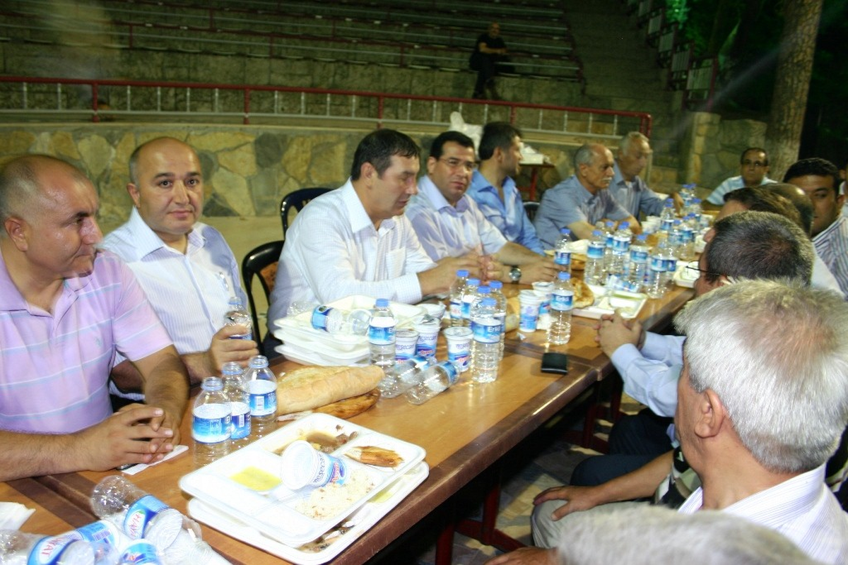MHP İlçe Teşkilatından İftar Yemeği