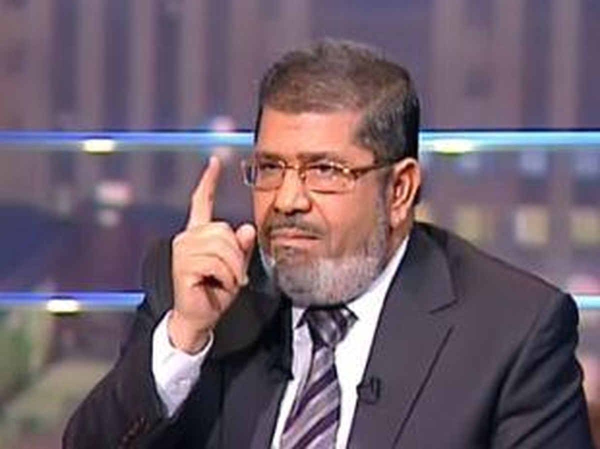 Mısır Cumhurbaşkanı Muhammed Mursi, Yüksek Askeri Konsey Başkanı ve Savunma Bakanı Hüseyin Tantavi...
