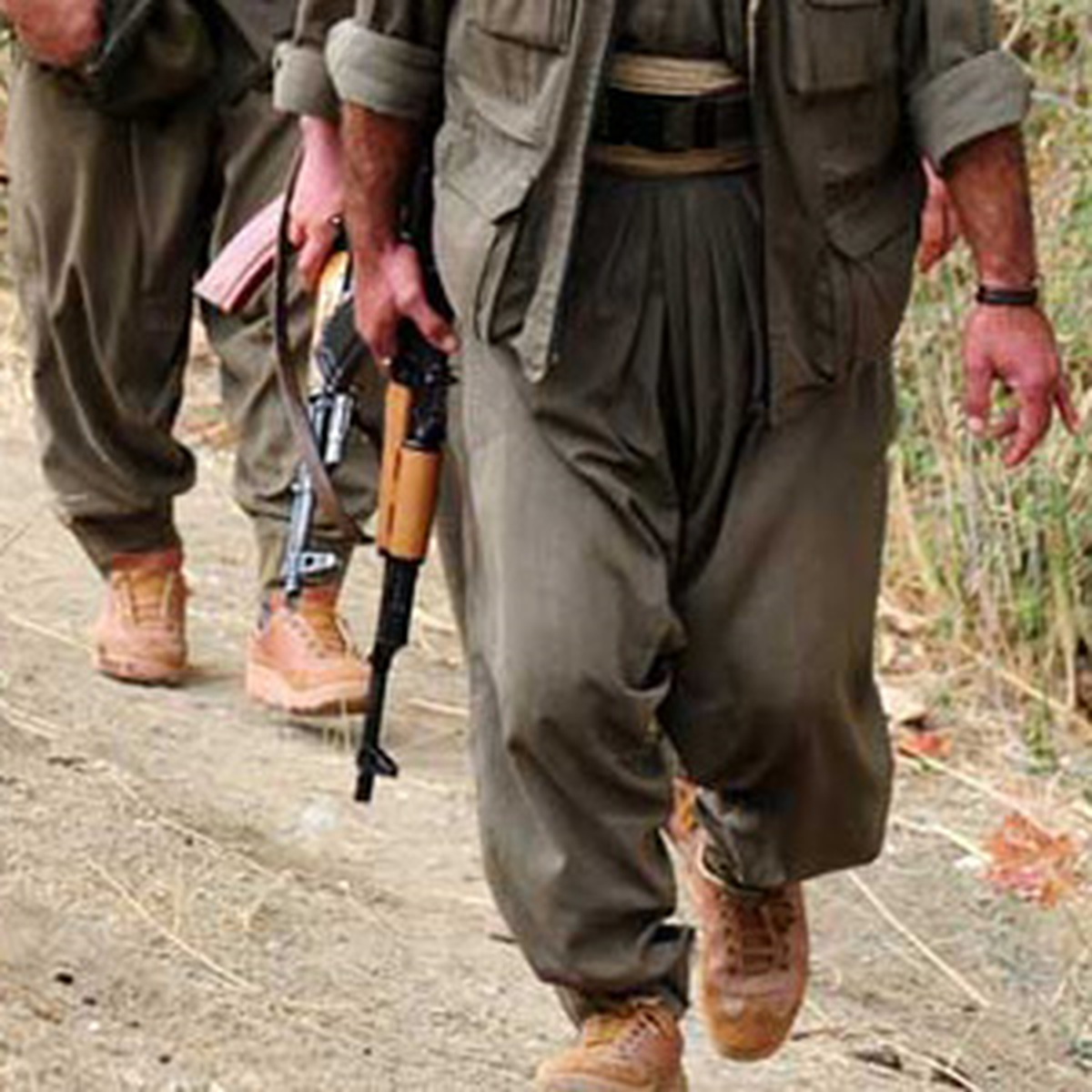 PKK\'lılar Derecik\'te Koruculara Saldırdı