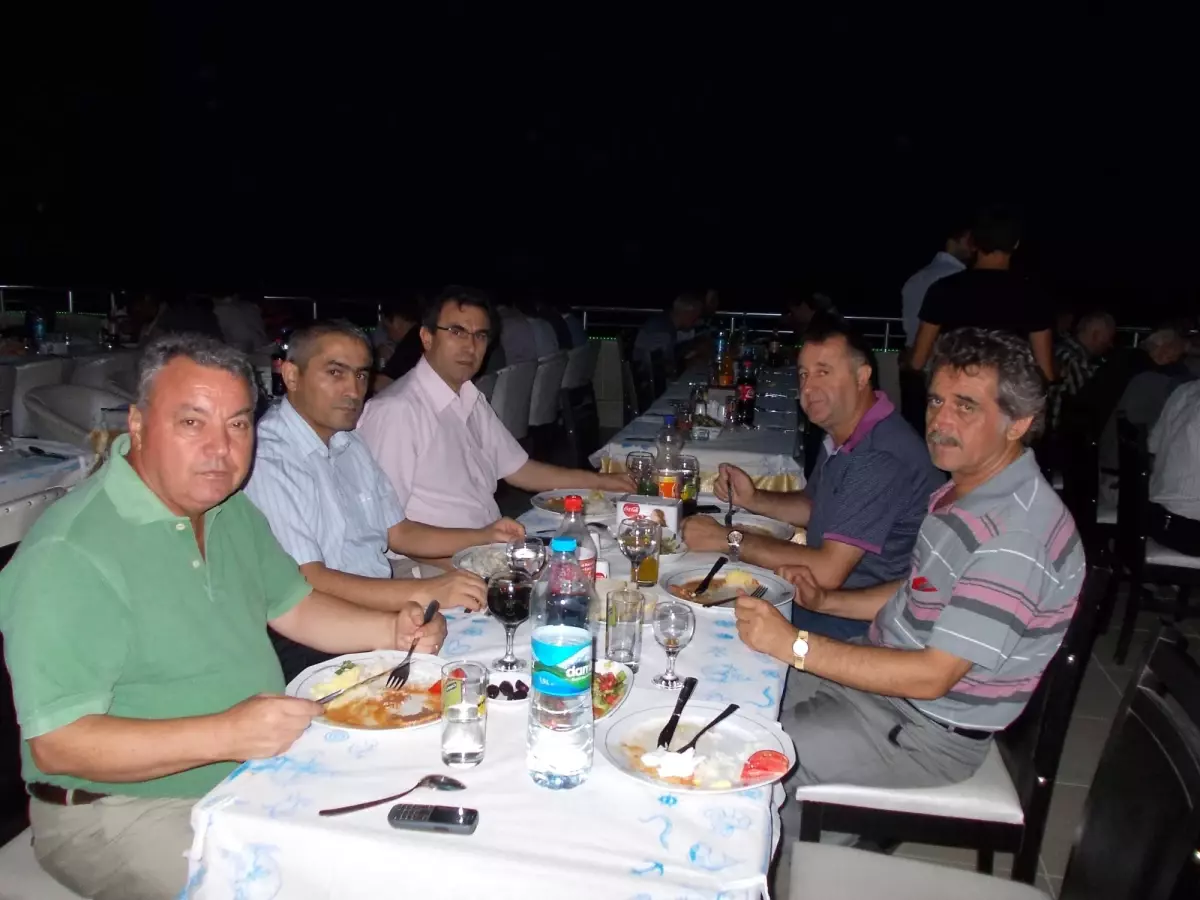 Şarköy Belediyesi\'nden Esnafa İftar Yemeği