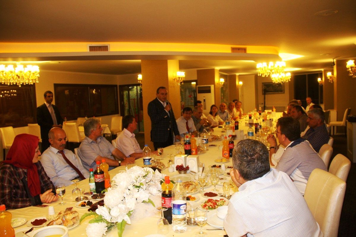 Trabzon Valisi Dr. Recep Kızılcık, İl Genel Meclisi Üyelerine İftar Yemeği Verdi