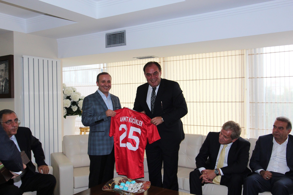 Türkiye Futbol Federasyonu\'nun Başkan ve Yönetim Kurulu Üyeleri Büyükşehir Belediyesi\'ndeydi…