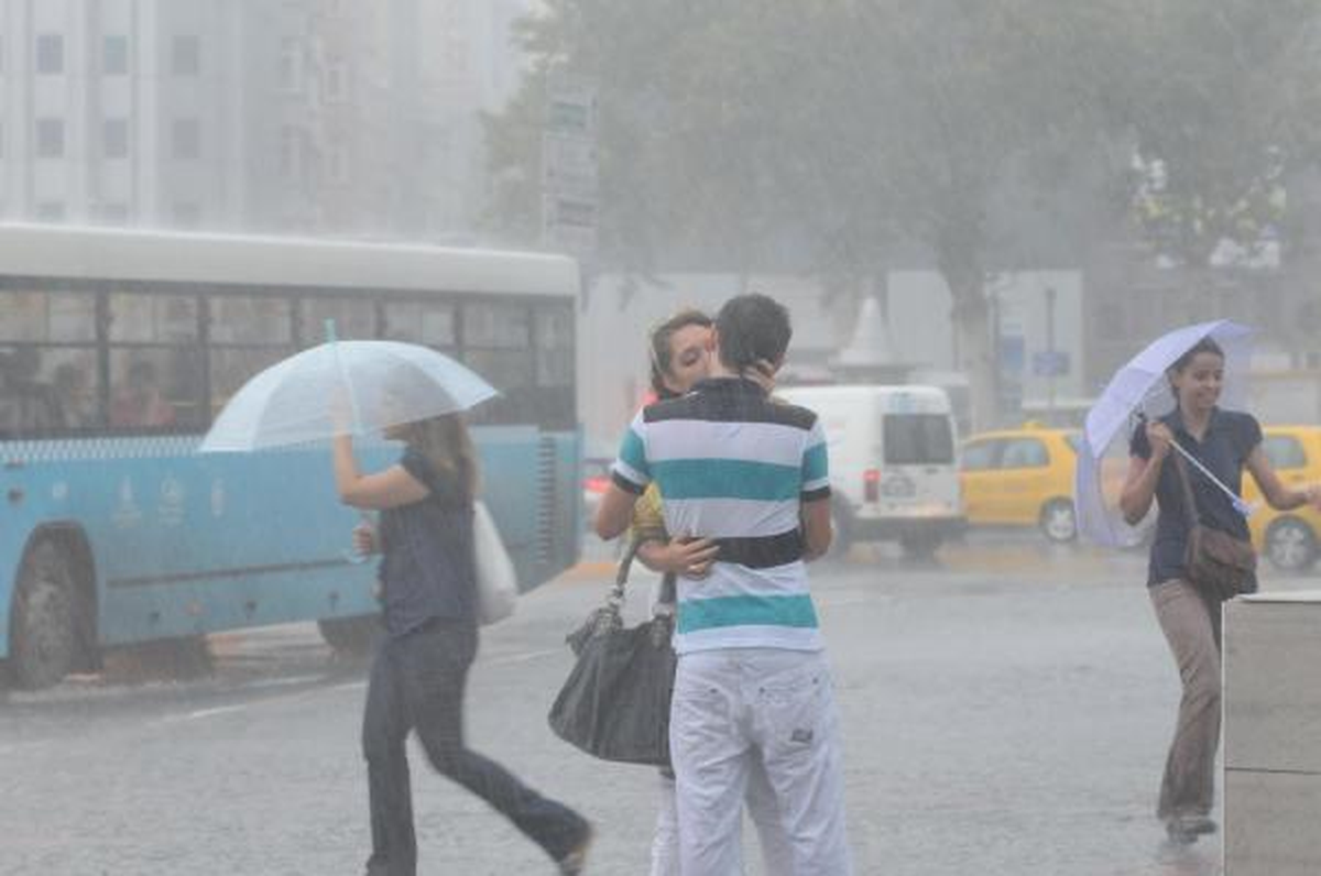 Yağmurda Romantizm