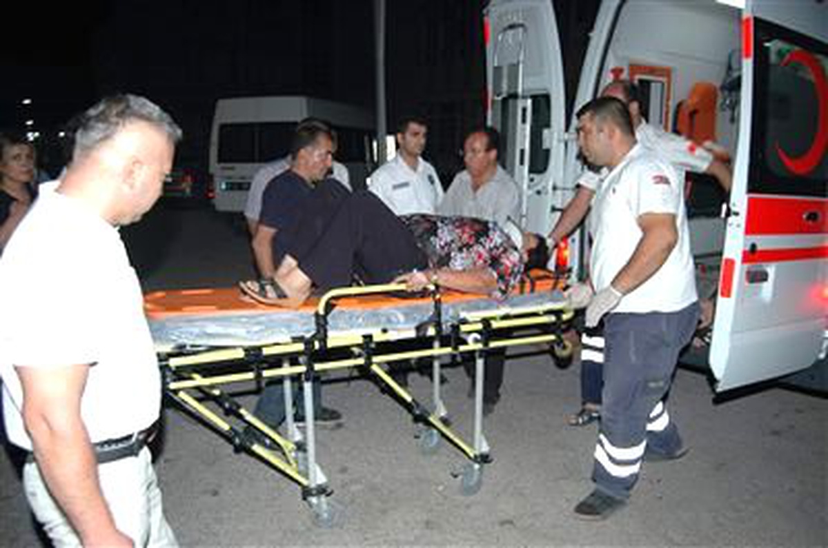 2 Otomobil ve 1 Tır\'ın Karıştığı Kazada 5 Kişi Yaralandı