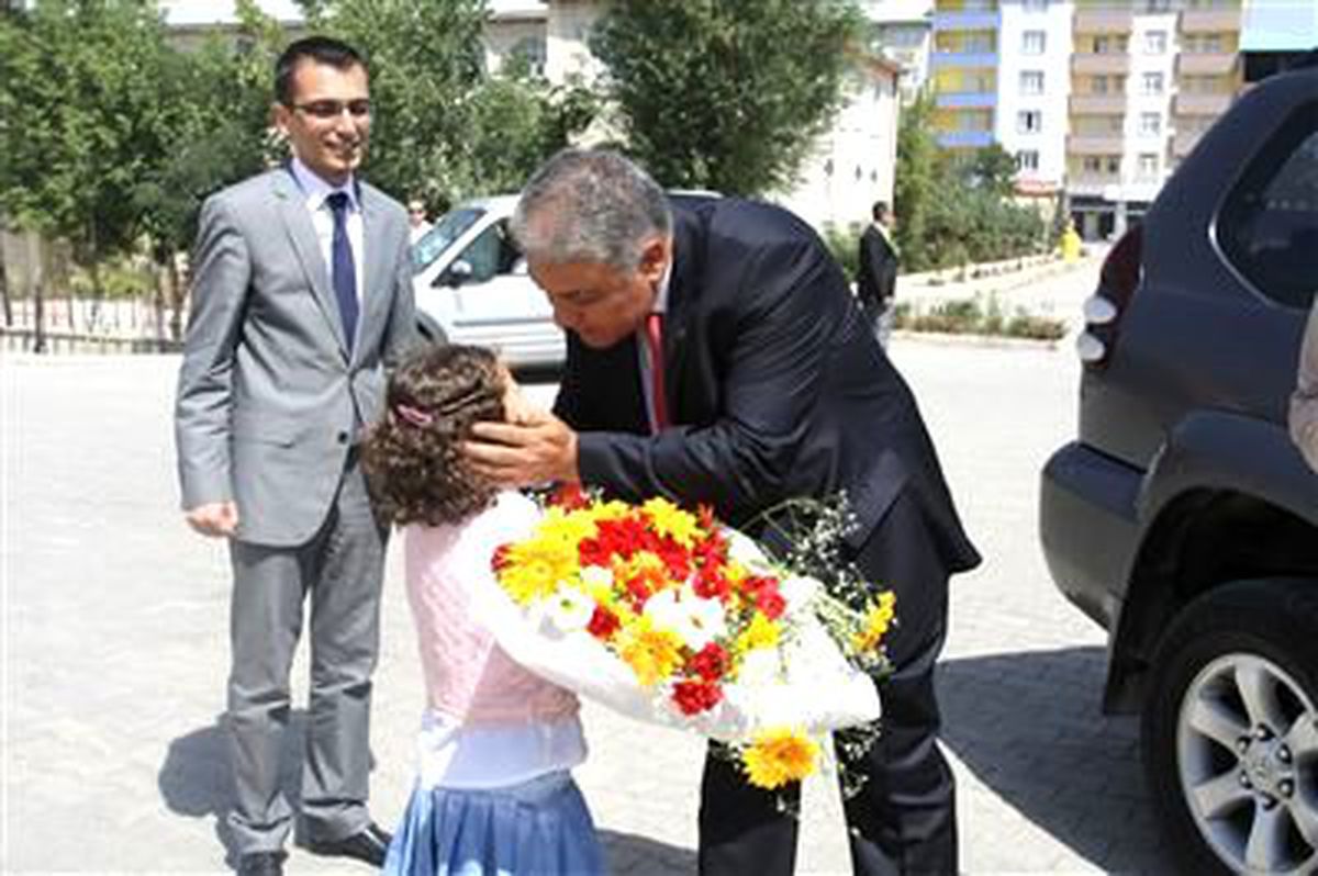 Ağrı Valisi Mehmet Tekinarslan Görevine Başladı