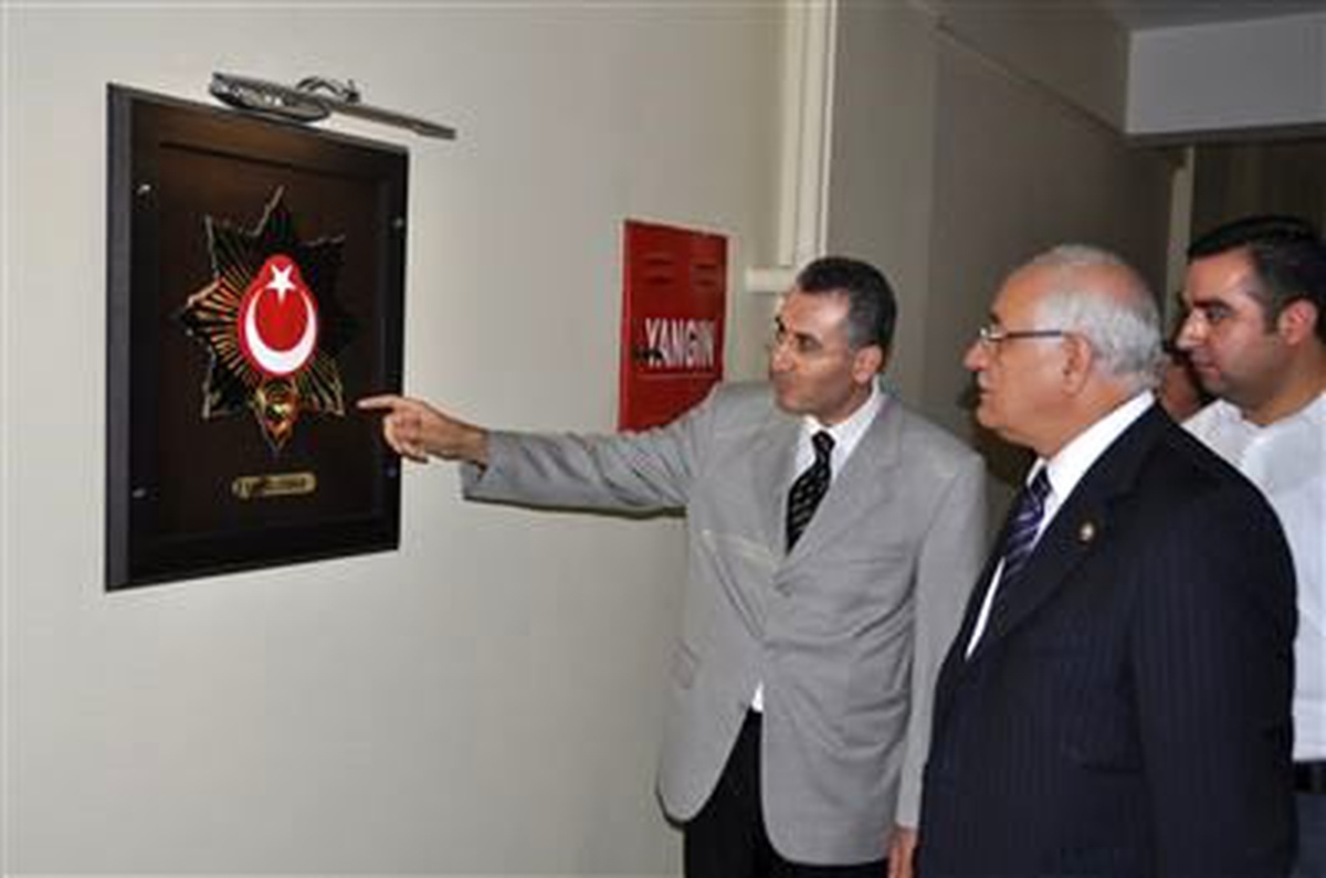 AK Parti\'li Milletvekili, Şahinbey İlçe Emniyet Müdürlüğü\'nü Ziyaret Etti