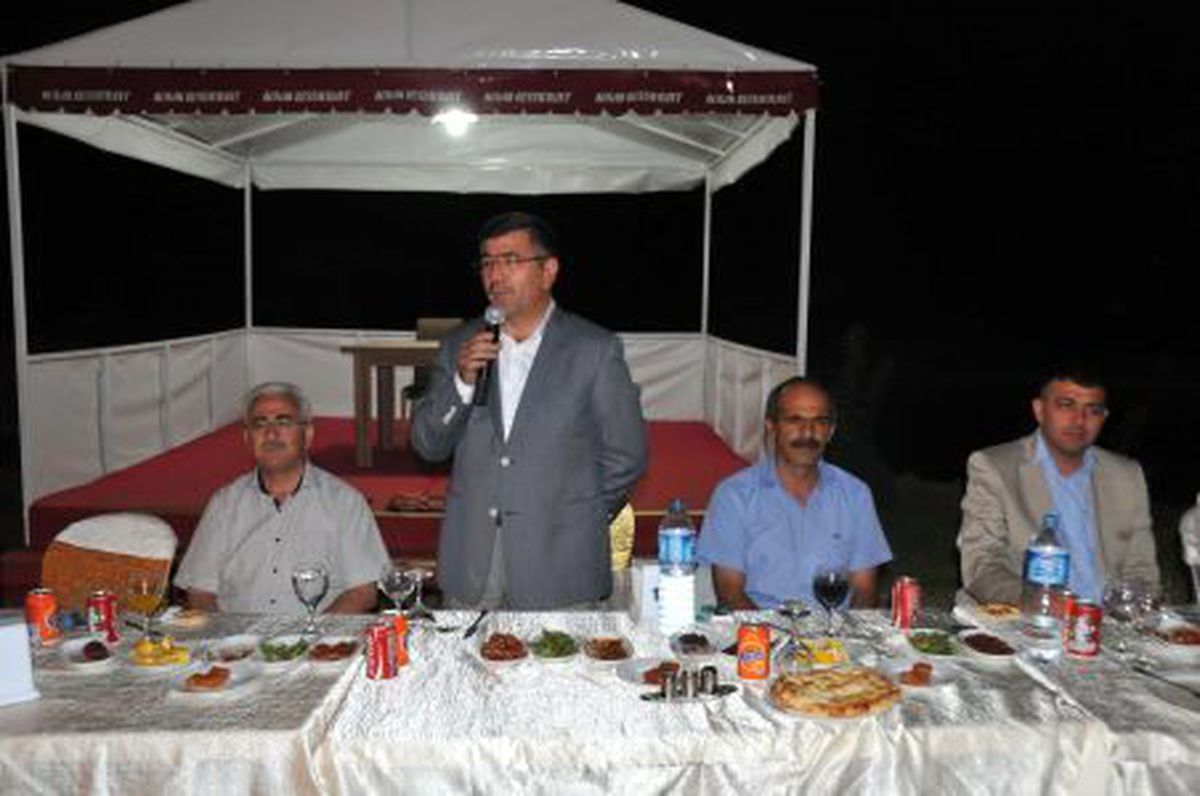 Akdoğan\'dan Belediye Personeline İftar Yemeği