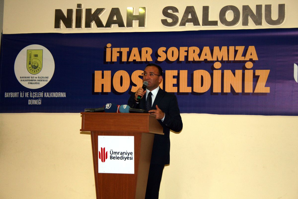 Başbakan Yardımcısı Bozdağ, Ümraniyelilerle İftarda Buluştu