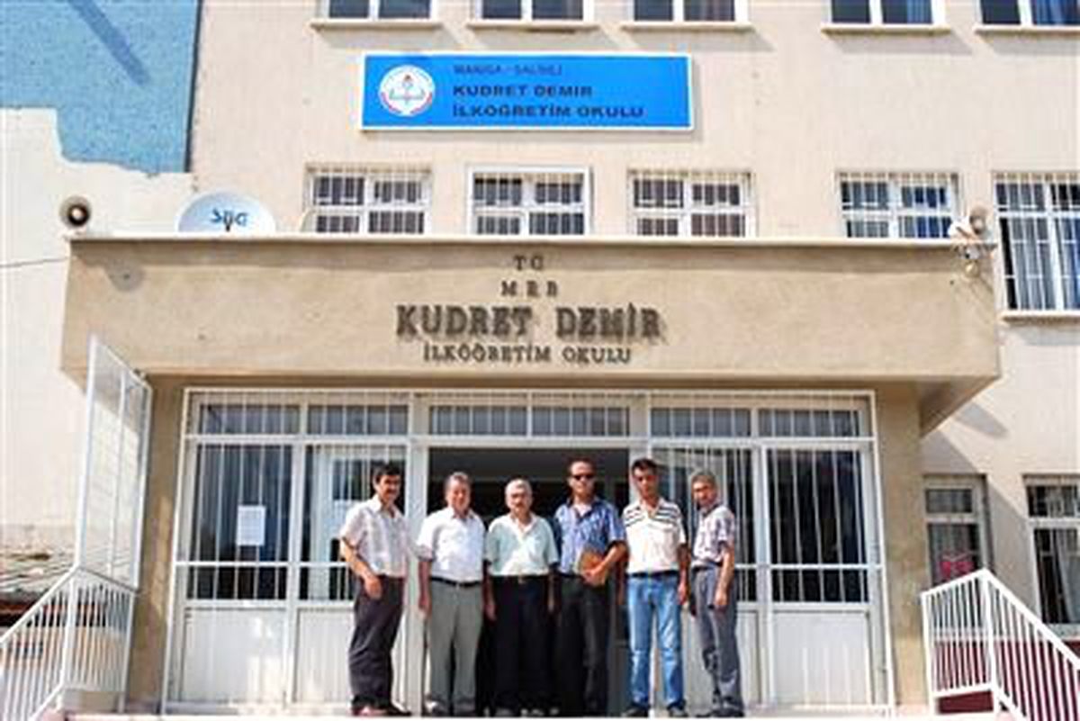 Başkan Çelikkol\'dan Kardeş Okula Ziyaret