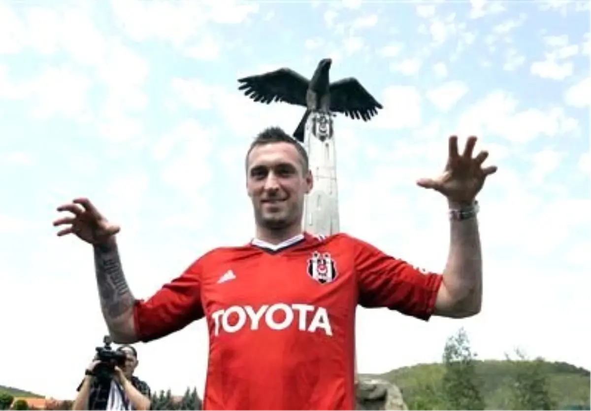 Beşiktaş\'tan Mcgregor\'un Transferiyle İlgili Açıklama