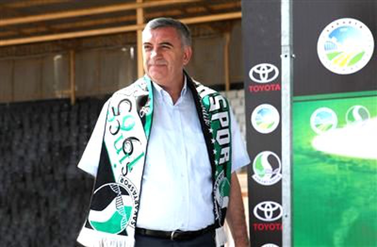 Büyükşehir\'den Sakaryaspor\'a Otobüs Yardımı