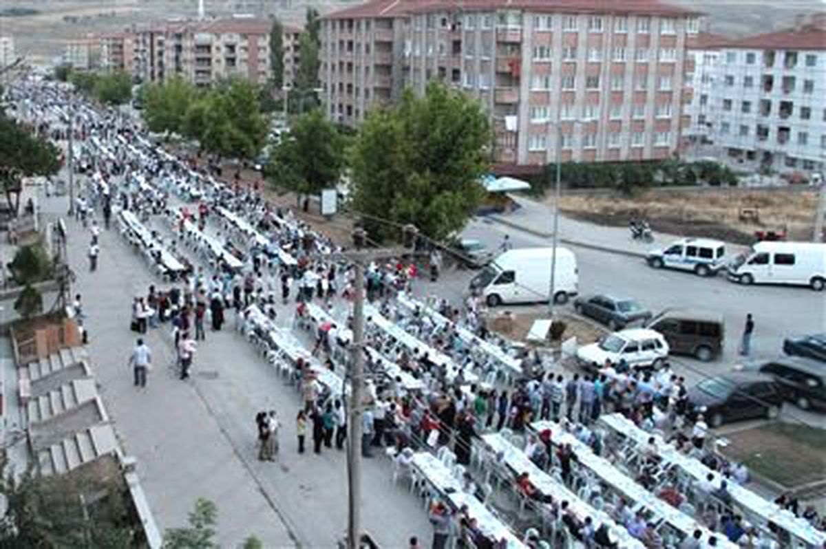 Çankırı Belediyesi\'nen Geleneksel İftar Yemeğine Rekor Katılım