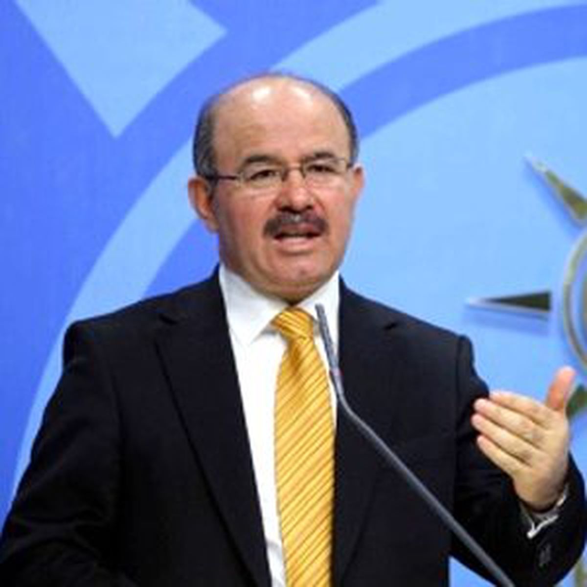 Çelik: Şeref ve Ahlaktan Nasipleri Yok