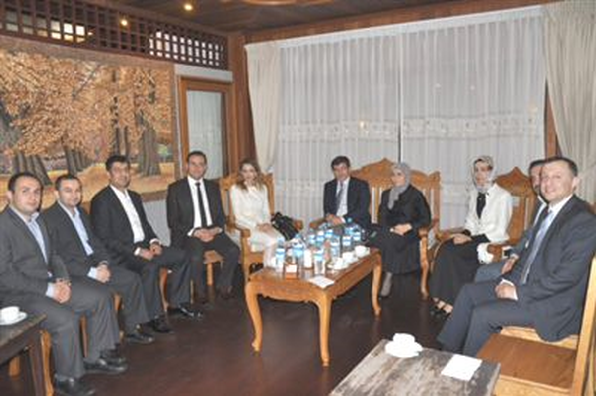 Davutoğlu, Myanmar\'da Kimse Yok mu Derneği\'ni Kabul Etti